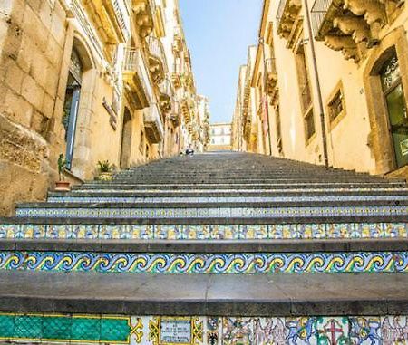 A Due Passi Dalla Scalinata Rooms Caltagirone Exterior photo